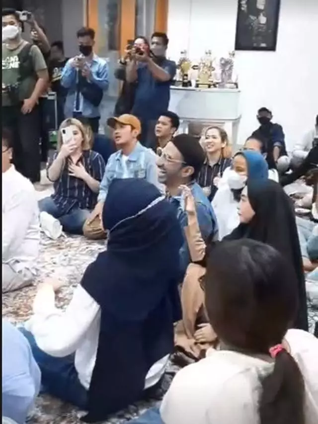 Momen reuni jebolan D'Academy di rumah Lesty © berbagai sumber