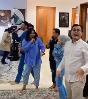 Momen reuni jebolan D'Academy di rumah Lesty © berbagai sumber