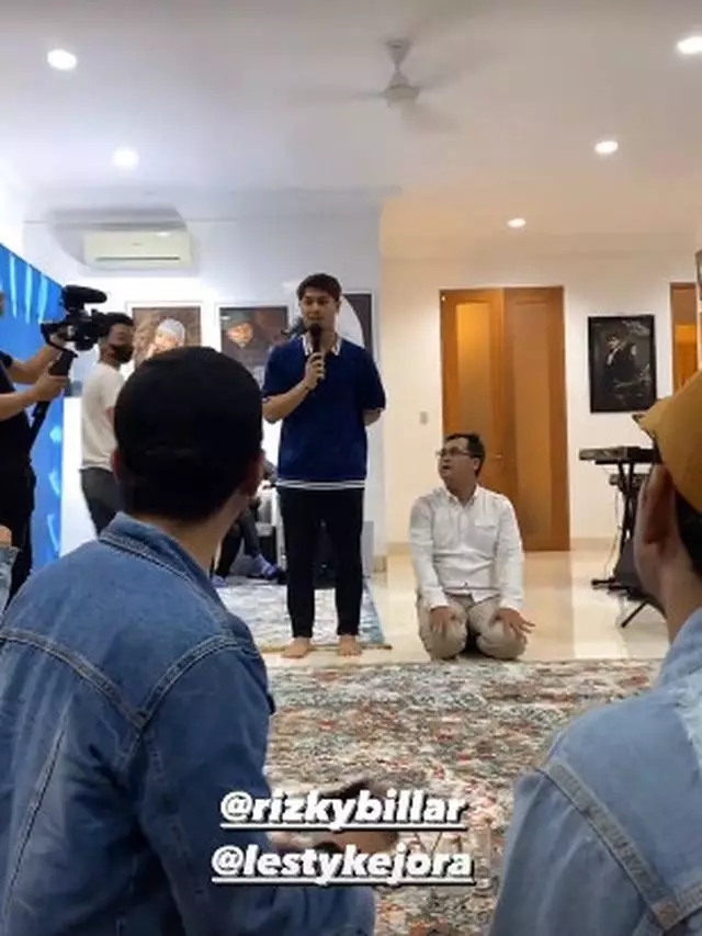 Momen reuni jebolan D'Academy di rumah Lesty © berbagai sumber