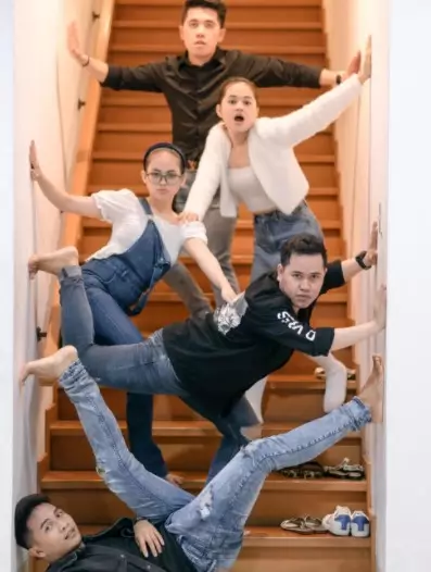 Momen reuni jebolan D'Academy di rumah Lesty © berbagai sumber