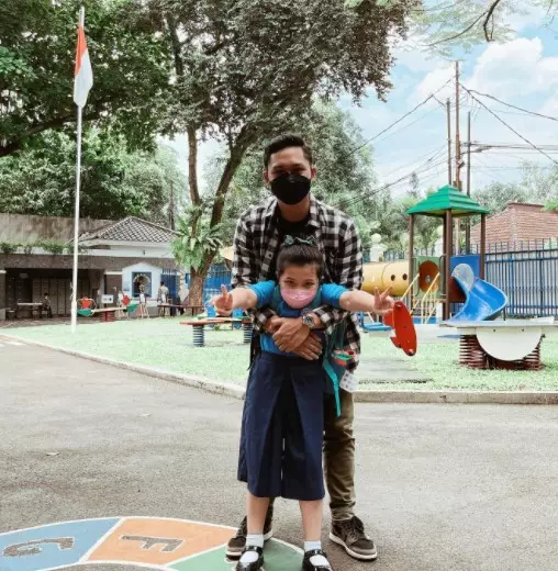 Momen Arsy presentasi di sekolah © berbagai sumber