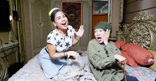 Potret Dorce Gamalama bareng publik figur © berbagai sumber Potret Dorce Gamalama bareng publik figur © berbagai sumber