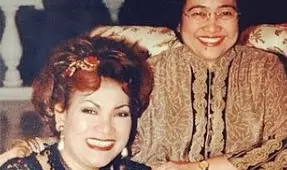 Potret lawas Dorce Gamalama bareng Presiden Indonesia © Instagram Potret lawas Dorce Gamalama bareng Presiden Indonesia © Instagram