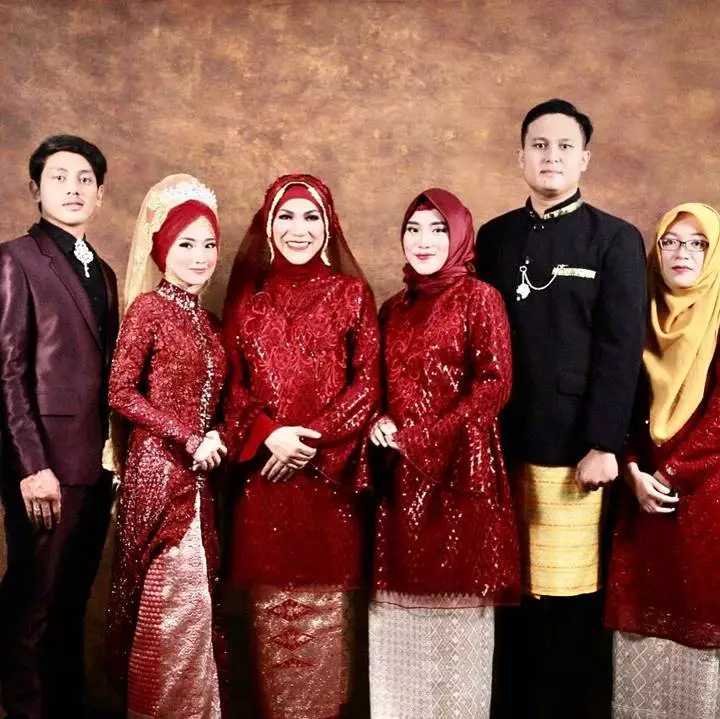 dorce gamalama bareng anak angkatnya © instagram