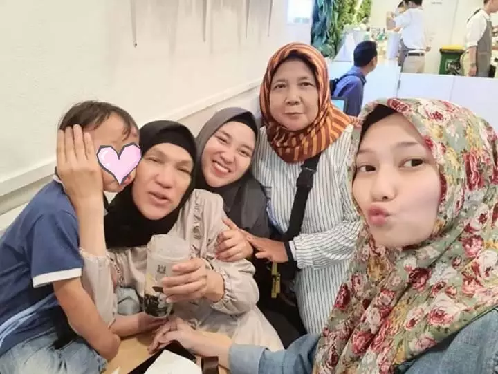 dorce gamalama bareng anak angkatnya © instagram