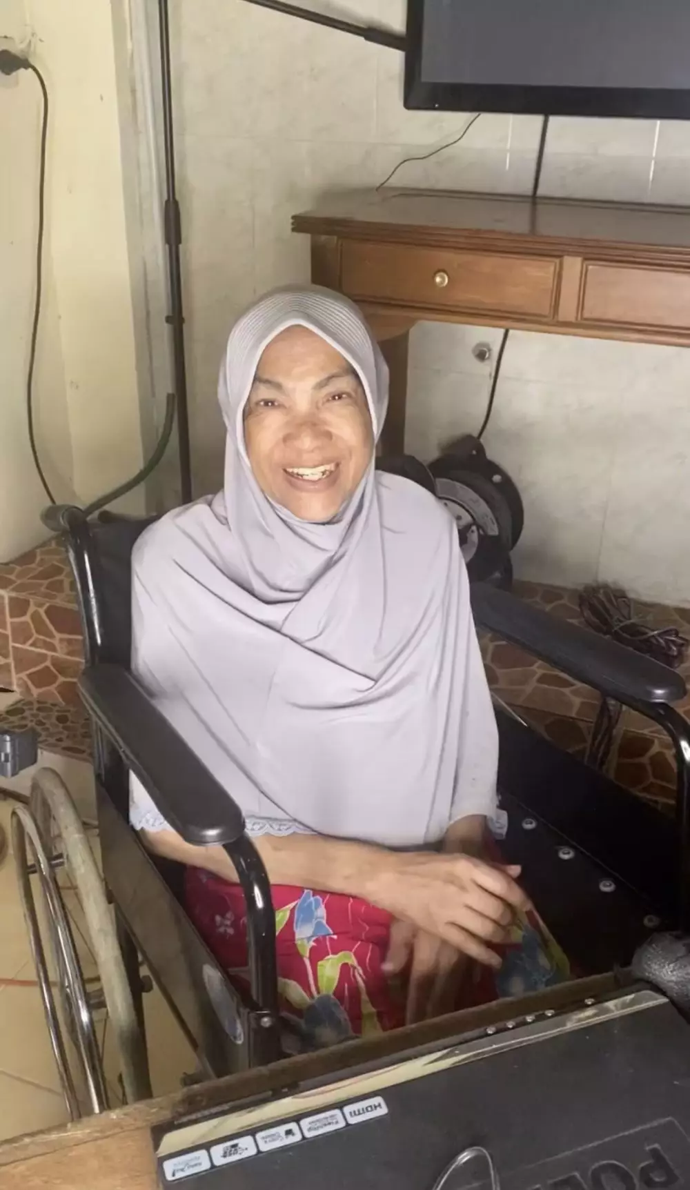 Dorce dimakamkan sebagai laki-laki Berbagai sumber