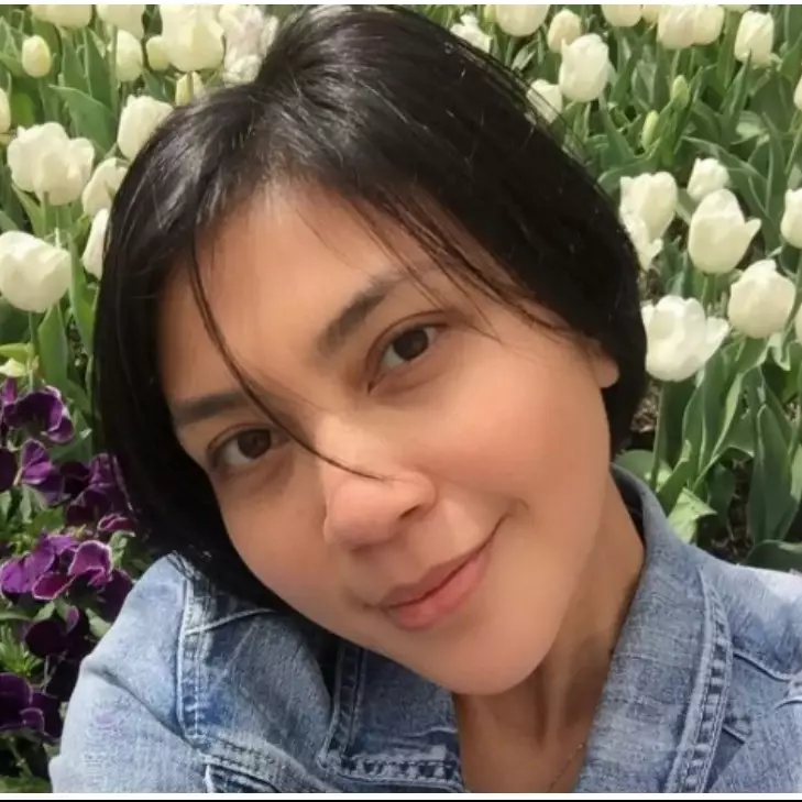 11 Potret terbaru Lusy Rahmawati eks AB Three, jadi perawat lansia