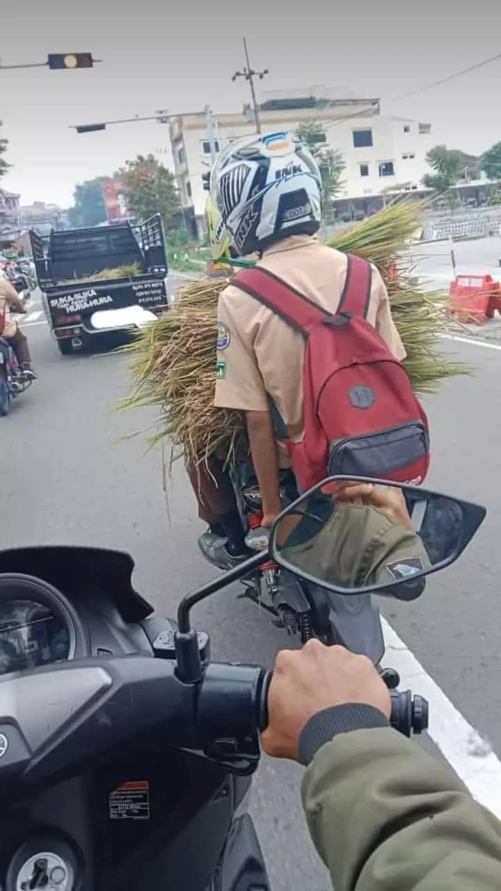 momen lucu anak sekolah boncengan © Instagram momen lucu anak sekolah boncengan © Instagram