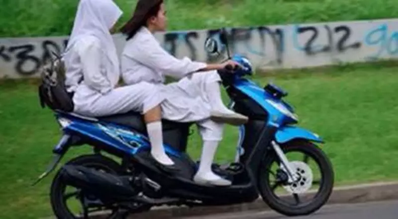 momen lucu anak sekolah boncengan © Instagram momen lucu anak sekolah boncengan © Instagram