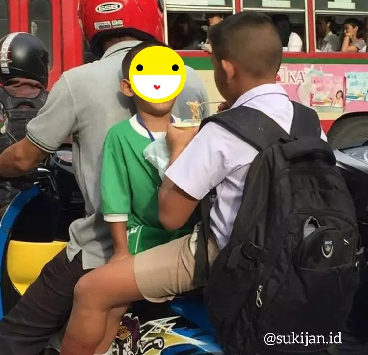 momen lucu anak sekolah boncengan © Instagram momen lucu anak sekolah boncengan © Instagram