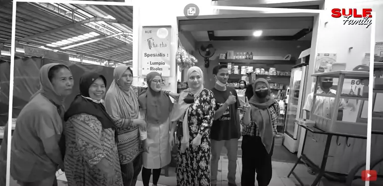 Momen Nathalie Holscher belanja di pasar YouTube