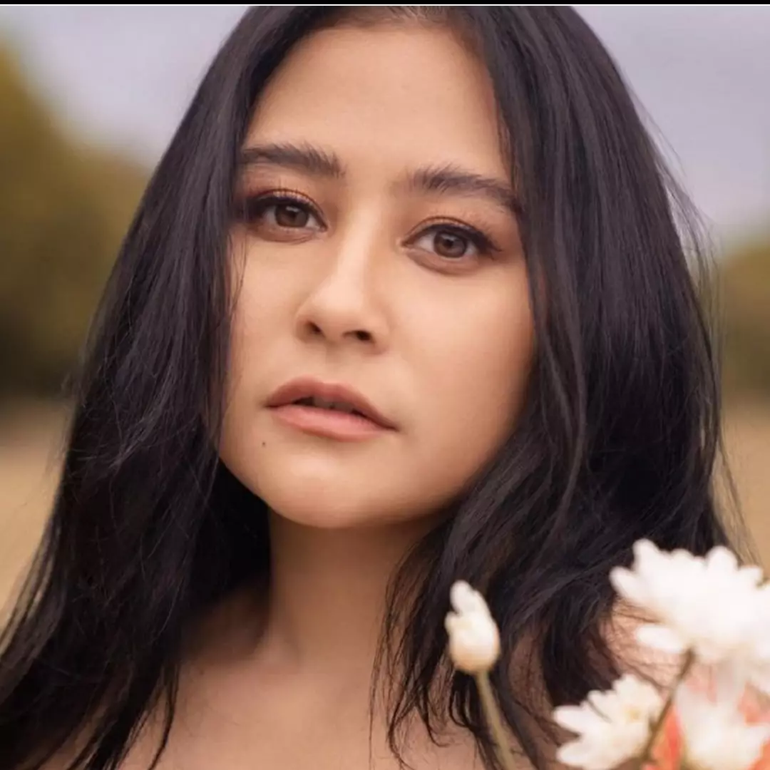 Seberapa kenal kamu sama Prilly Latuconsina? Coba tebak-tebakan ini