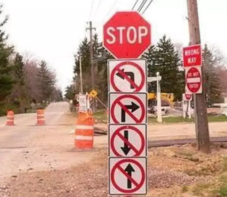 petunjuk jalan nggak sesuai kenyataan © berbagai sumber petunjuk jalan nggak sesuai kenyataan © berbagai sumber