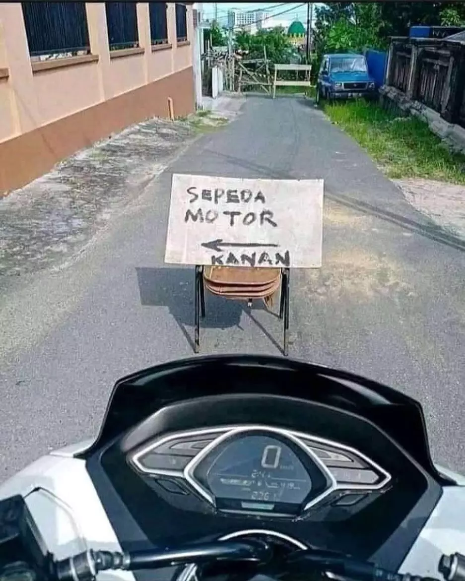 petunjuk jalan nggak sesuai kenyataan © berbagai sumber petunjuk jalan nggak sesuai kenyataan © berbagai sumber