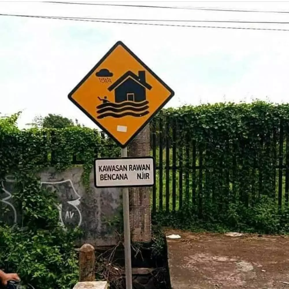 petunjuk jalan nggak sesuai kenyataan © berbagai sumber petunjuk jalan nggak sesuai kenyataan © berbagai sumber