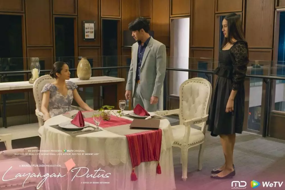 momen Anya Geraldine jadi pelakor di berbagai film © berbagai sumber momen Anya Geraldine jadi pelakor di berbagai film © berbagai sumber