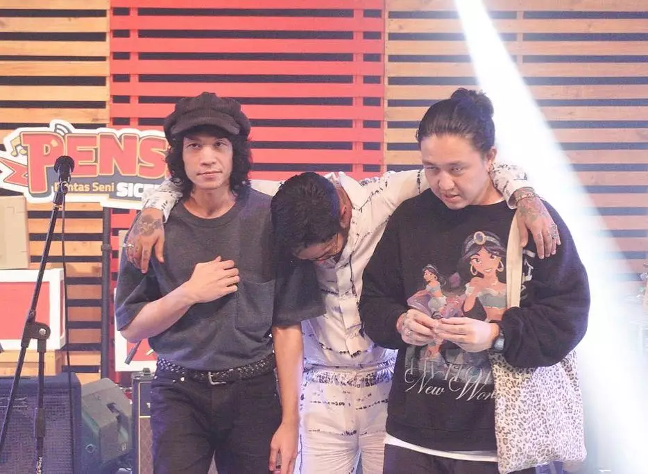 Potret terbaru Raka Cyril Damar gitaris Vierra Instagram