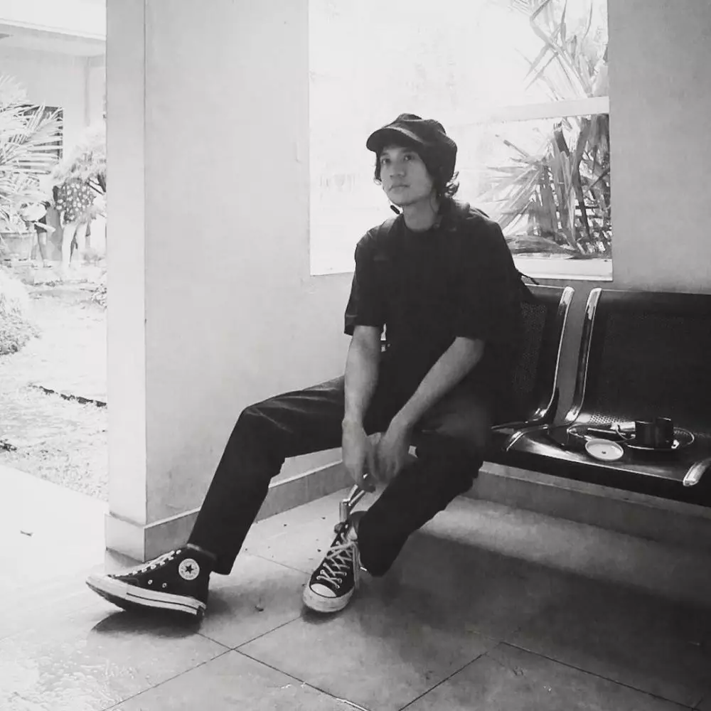 Potret terbaru Raka Cyril Damar gitaris Vierra Instagram