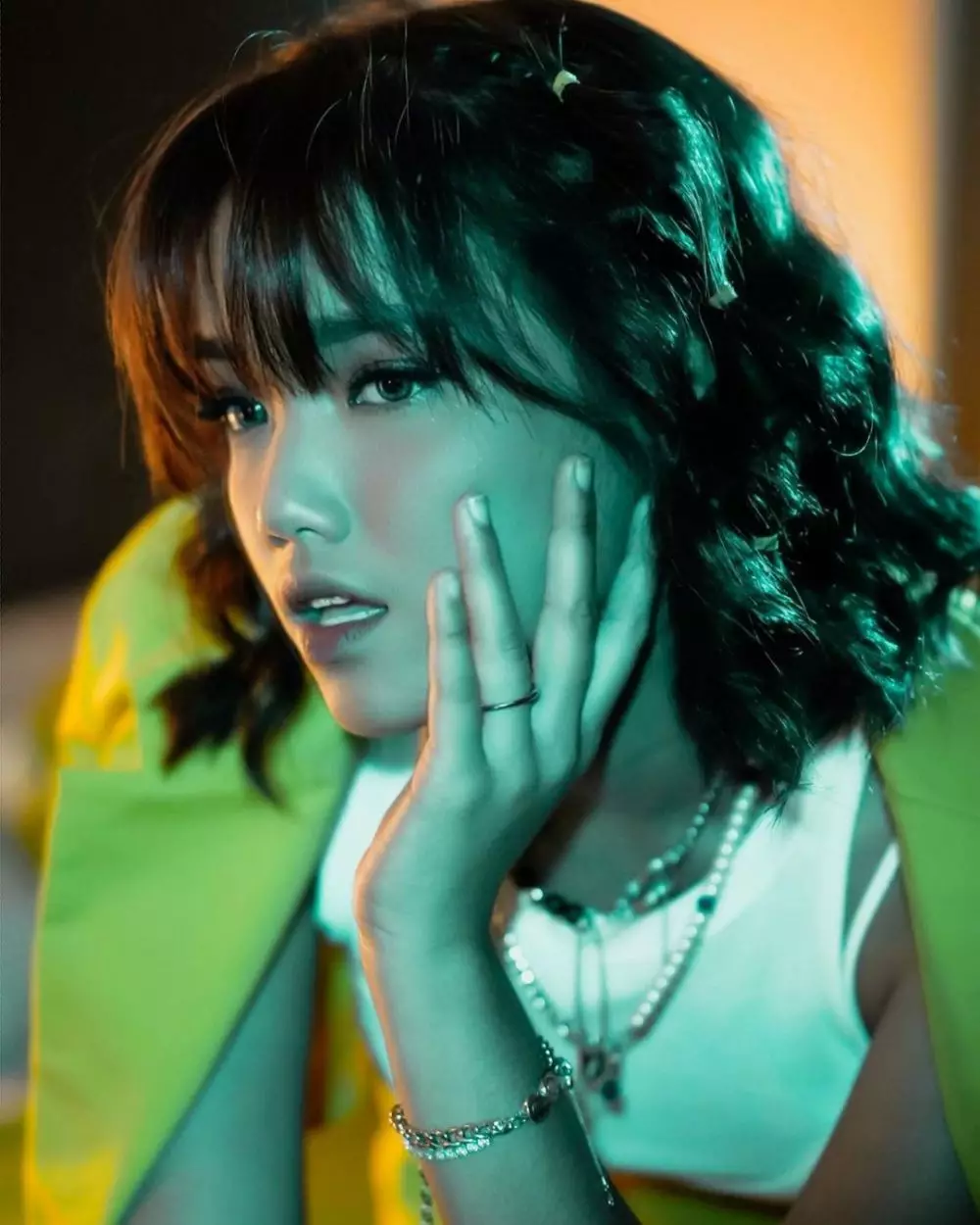 Gaya Fuji saat menjalani pemotretan terbaru © Instagram