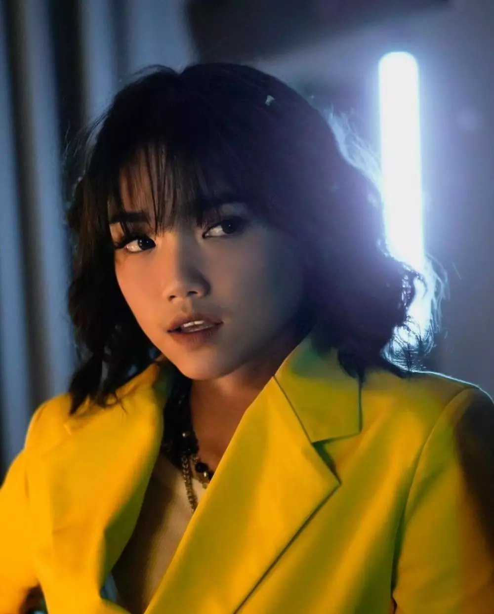 Gaya Fuji saat menjalani pemotretan terbaru © Instagram