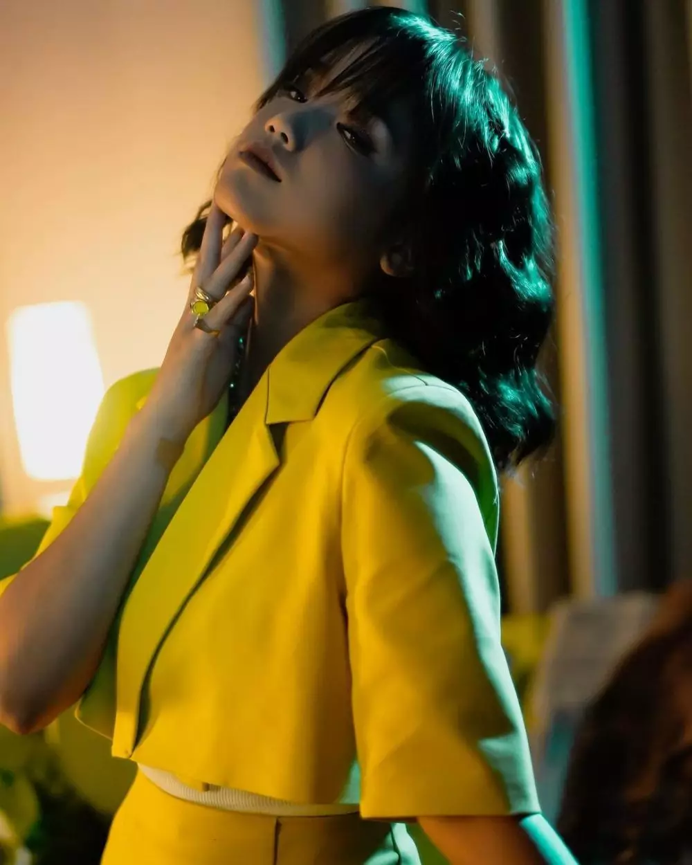 Gaya Fuji saat menjalani pemotretan terbaru © Instagram