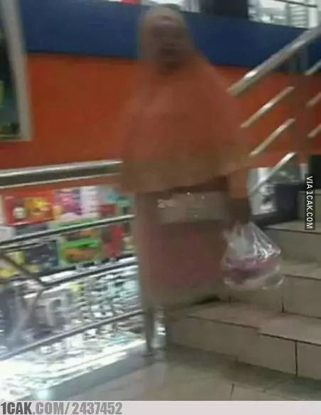 emak-emak ngebug © berbagai sumber