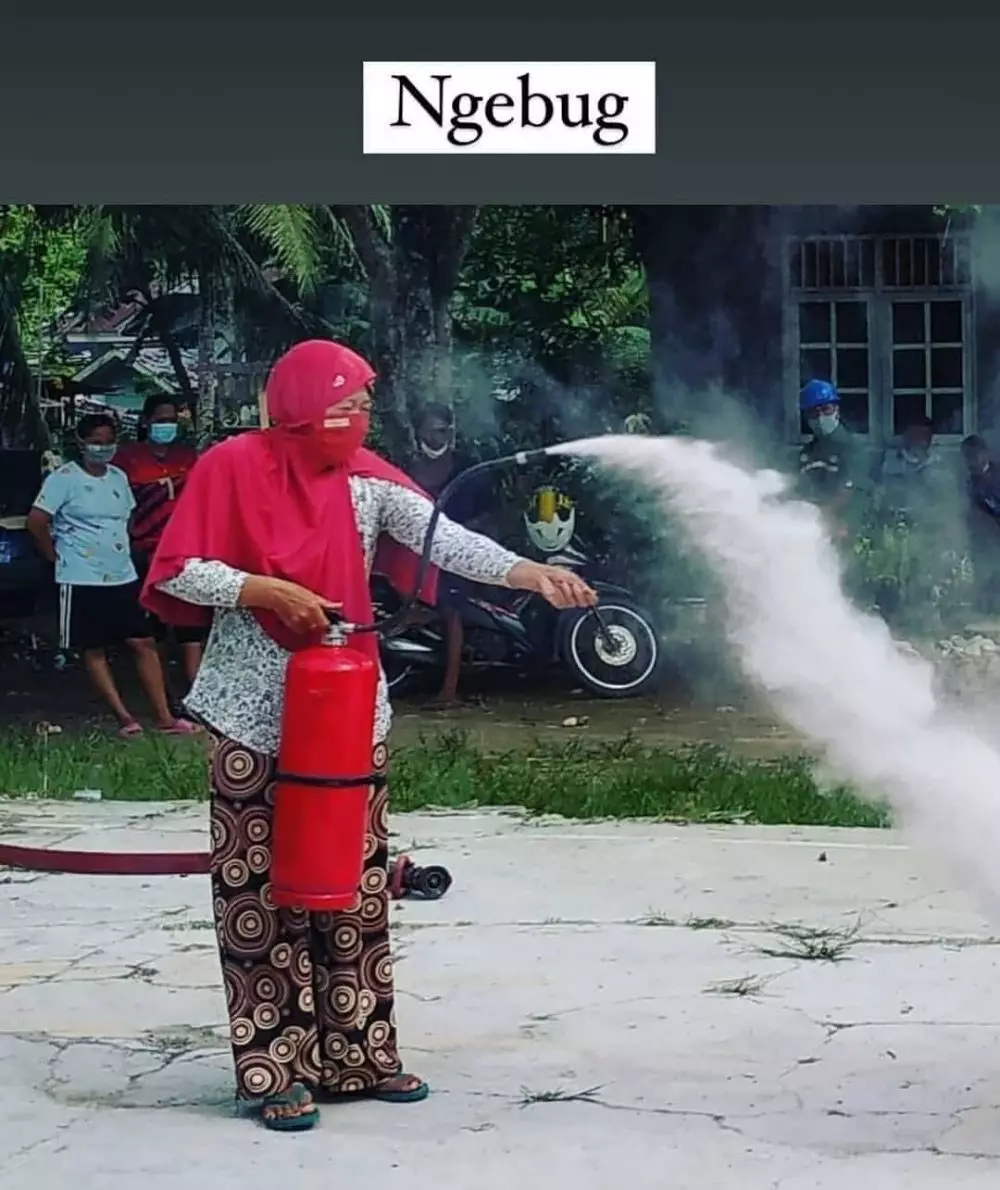 emak-emak ngebug © berbagai sumber