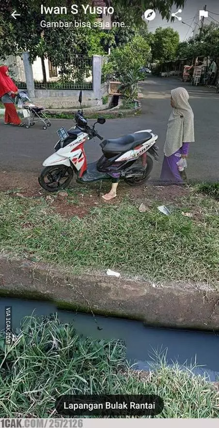 emak-emak ngebug © berbagai sumber