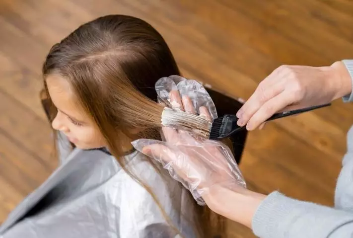 Arti mimpi mewarnai rambut © 2022 berbagai sumber  Arti mimpi mewarnai rambut © 2022 berbagai sumber