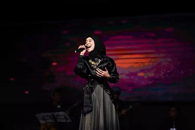gaya Lesty Kejora saat manggung © berbagai sumber