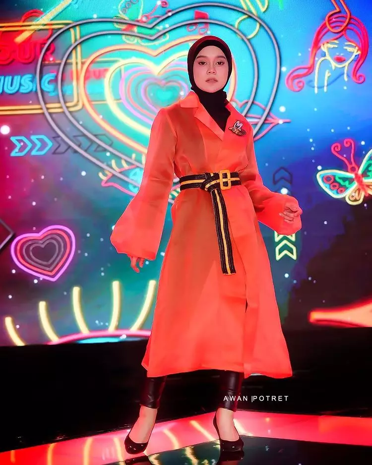 gaya Lesty Kejora saat manggung © berbagai sumber