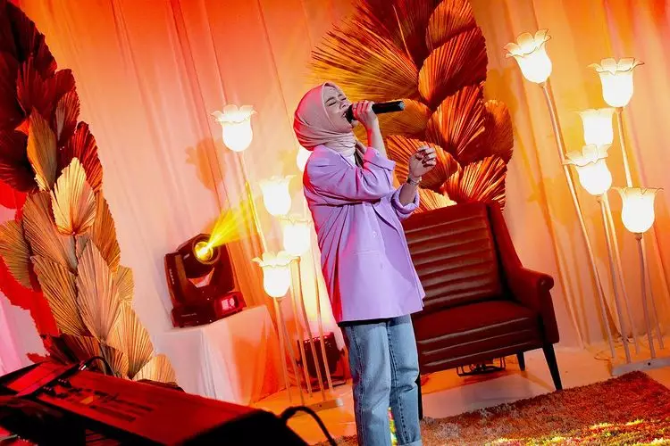 gaya Lesty Kejora saat manggung © berbagai sumber