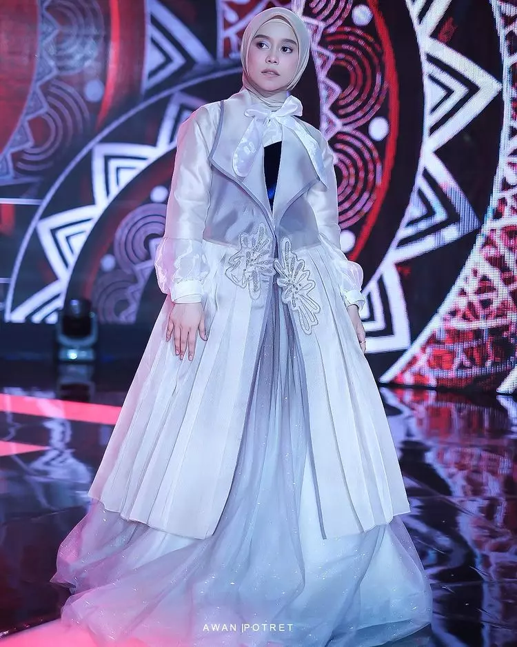 gaya Lesty Kejora saat manggung © berbagai sumber