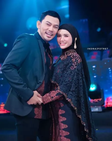 Potret mesra Fikoh LIDA dan Formal © berbagai sumber Potret mesra Fikoh LIDA dan Formal © berbagai sumber