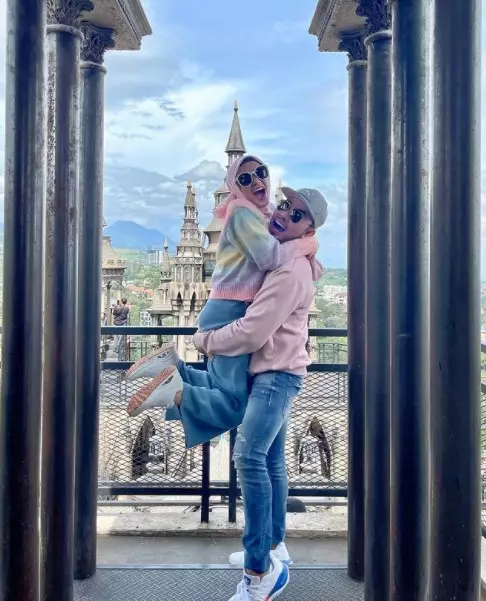 Potret mesra Fikoh LIDA dan Formal © berbagai sumber Potret mesra Fikoh LIDA dan Formal © berbagai sumber