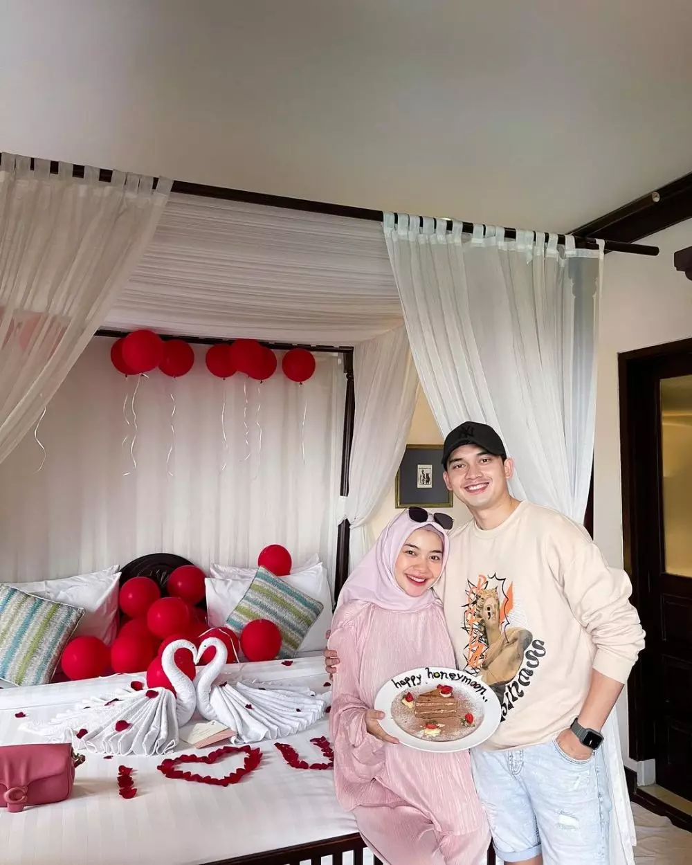 baby bump istri ikbal fauzi © Instagram