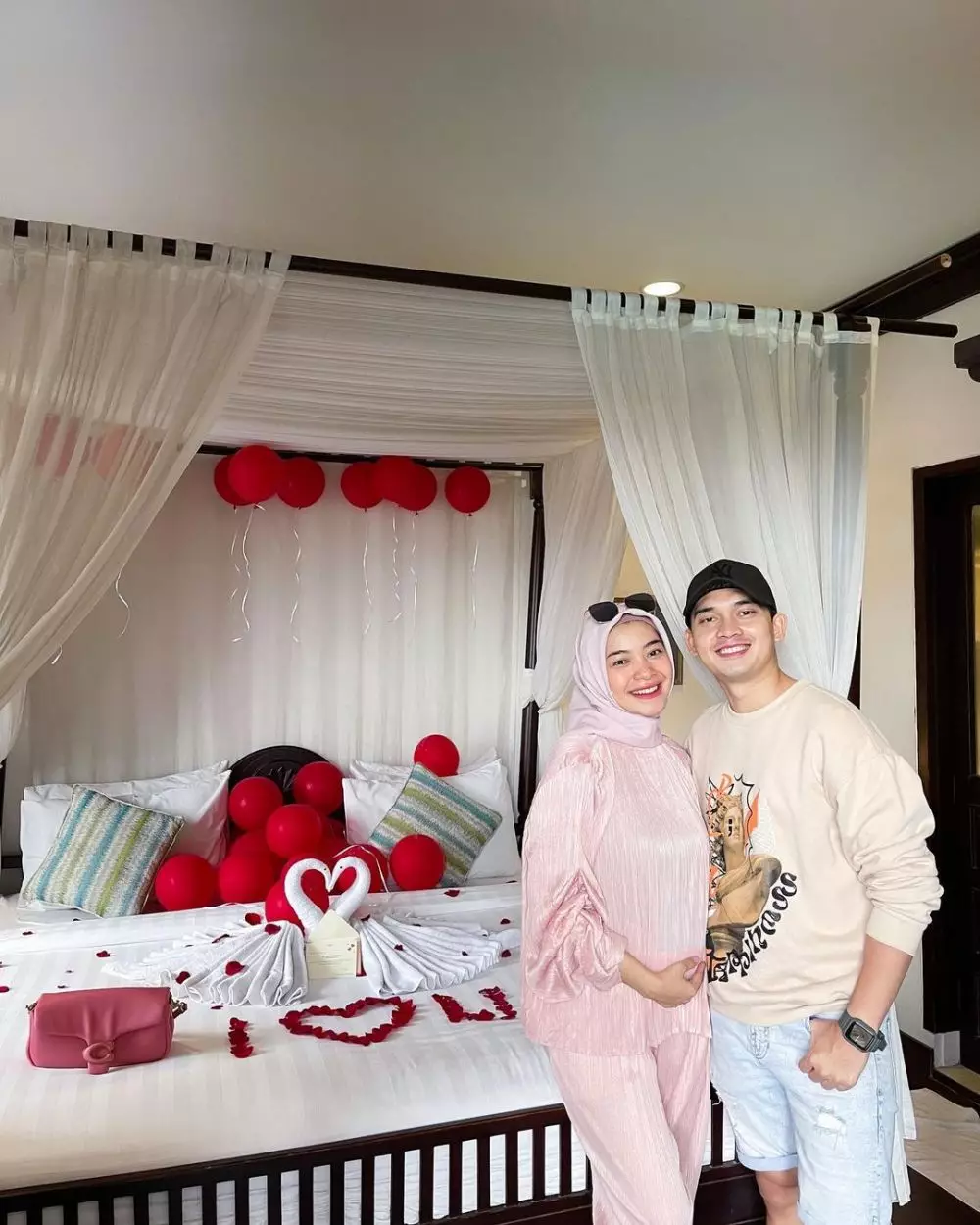 baby bump istri ikbal fauzi © Instagram