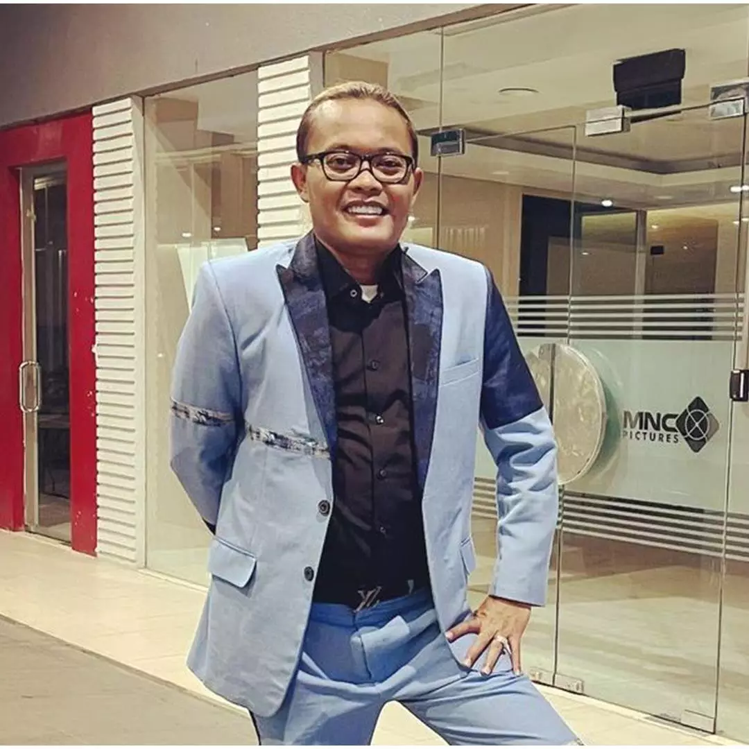 Terinspirasi Atta Halilintar, ini 7 potret Sule pakai bandana