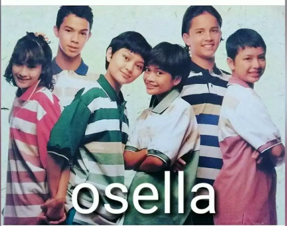 artis jadi model iklan kaus era 90-an Facebook