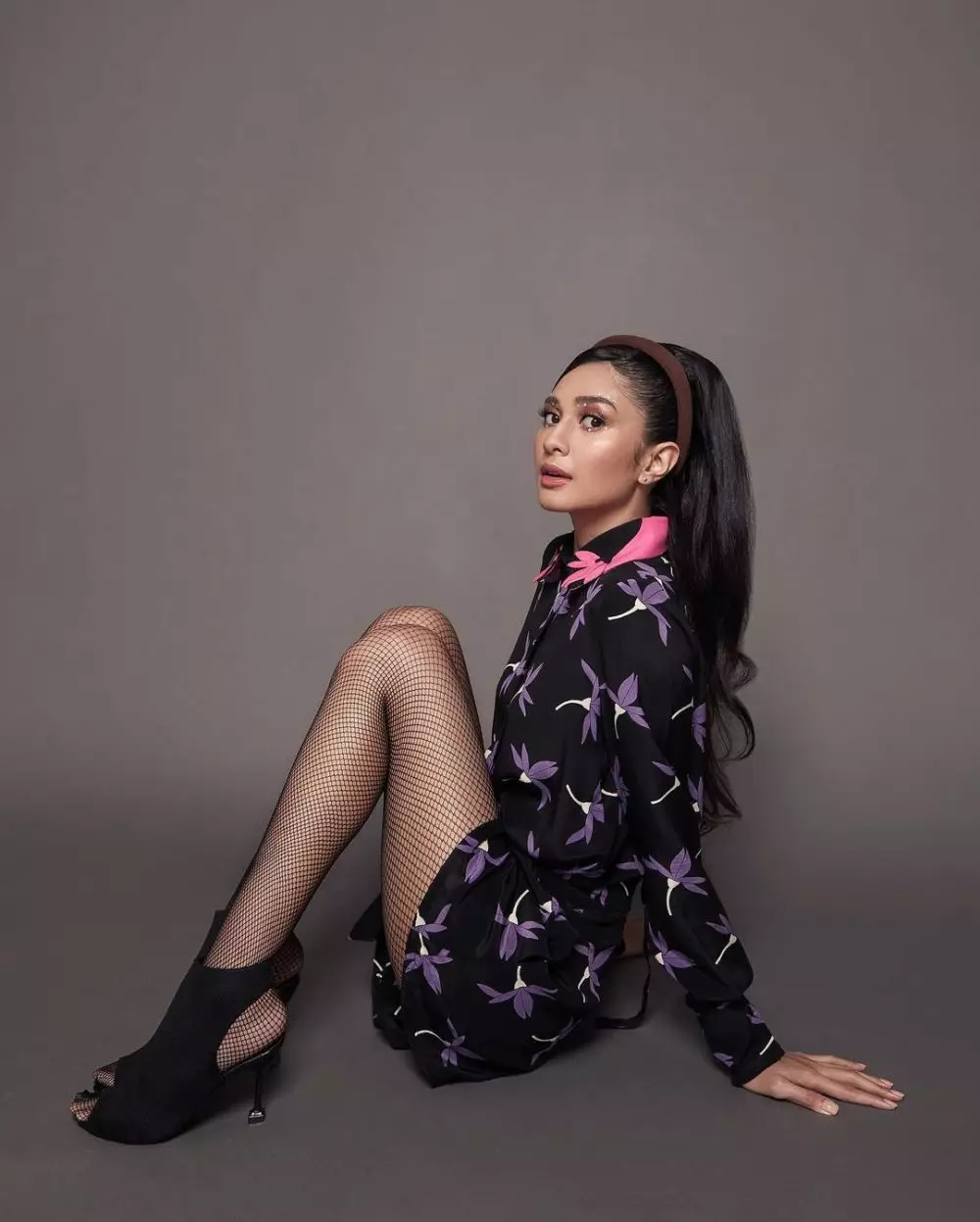 Gaya pemotretan terbaru Mikha Tambayong © Instagram