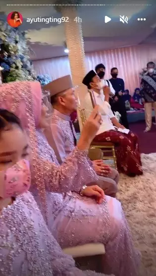 Momen pengajian adik Ayu Ting Ting © berbagai sumber Momen pengajian adik Ayu Ting Ting © berbagai sumber