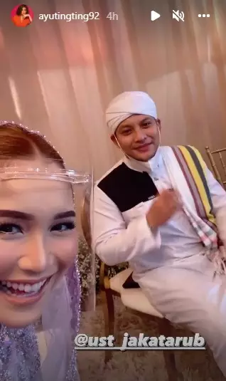 Momen pengajian adik Ayu Ting Ting © berbagai sumber Momen pengajian adik Ayu Ting Ting © berbagai sumber