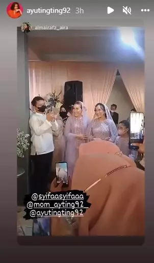 Momen pengajian adik Ayu Ting Ting © berbagai sumber Momen pengajian adik Ayu Ting Ting © berbagai sumber