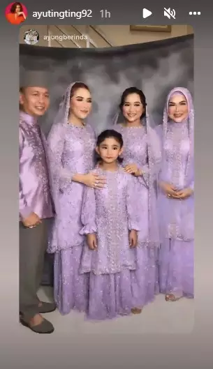 Momen pengajian adik Ayu Ting Ting © berbagai sumber Momen pengajian adik Ayu Ting Ting © berbagai sumber