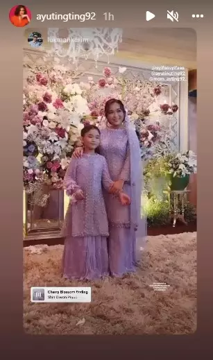 Momen pengajian adik Ayu Ting Ting © berbagai sumber Momen pengajian adik Ayu Ting Ting © berbagai sumber