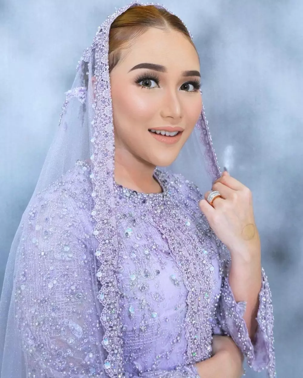 gaya Ayu Ting Ting di pengajian adik © 2022 berbagai sumber