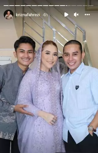 gaya Ayu Ting Ting di pengajian adik © 2022 berbagai sumber