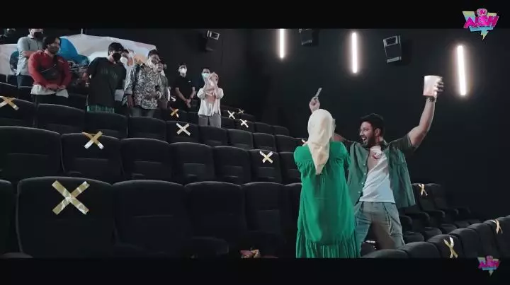 momen irish bella umumkan kehamilan anak kedua © YouTube