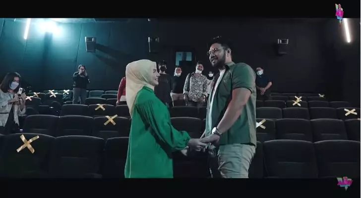 momen irish bella umumkan kehamilan anak kedua © YouTube