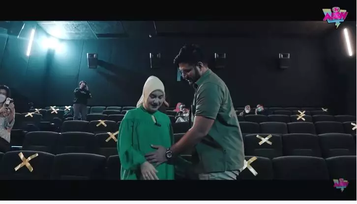 momen irish bella umumkan kehamilan anak kedua © YouTube